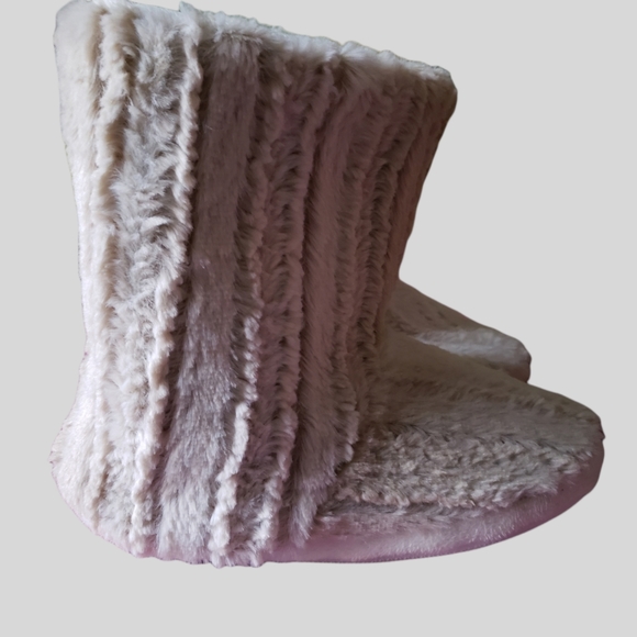 RW&Co. womans boot slippers NWT - Picture 2 of 4